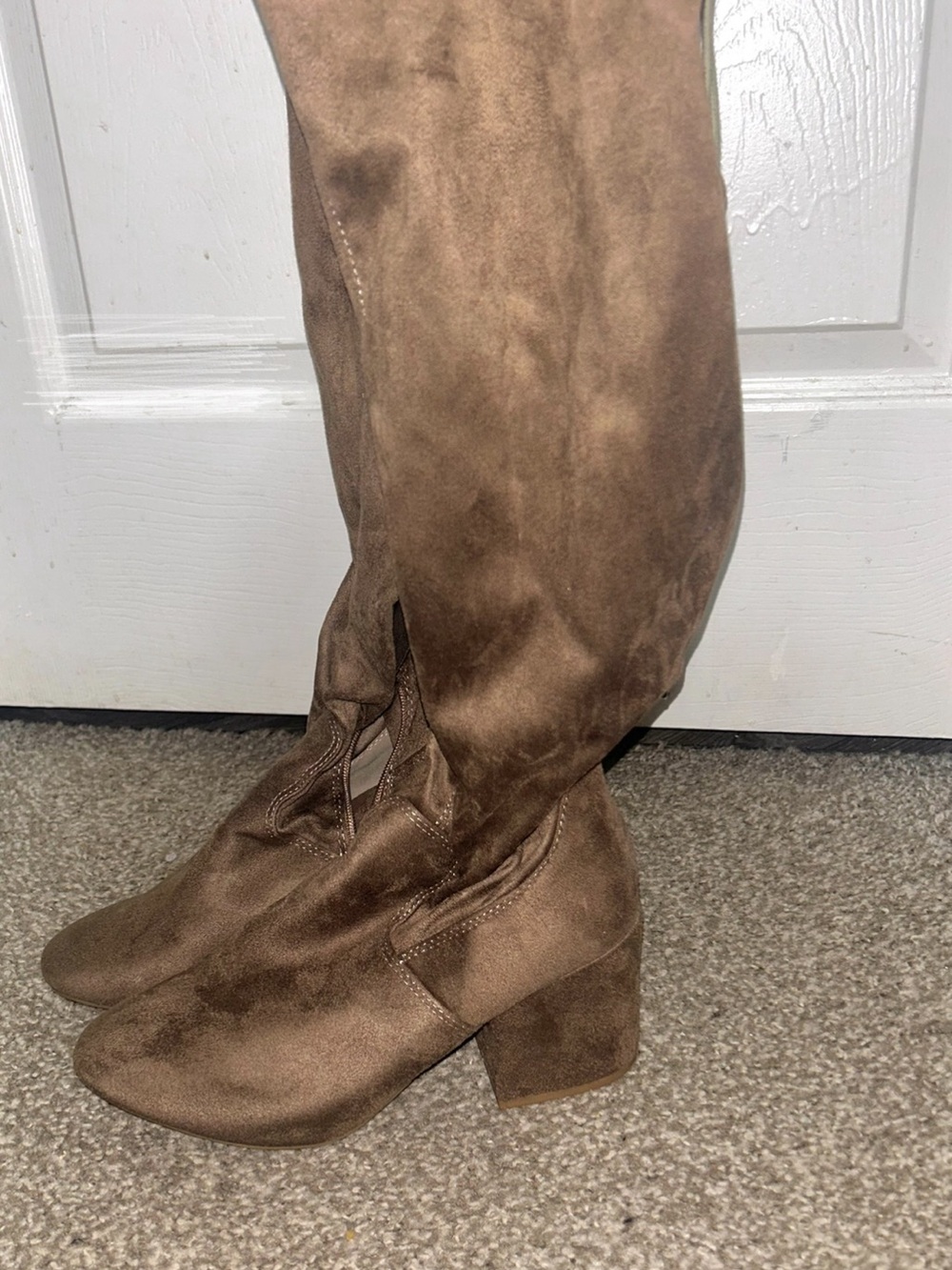 Women’s Knee-High Block Heel Boots - Brown Suede